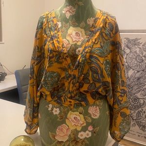 Fashion nova floral crop blouse (wide arms)
